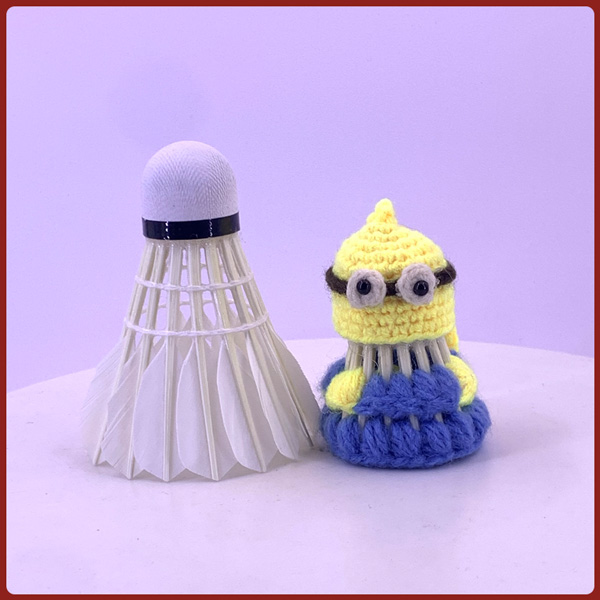 Móc khóa cầu lông minion đan len