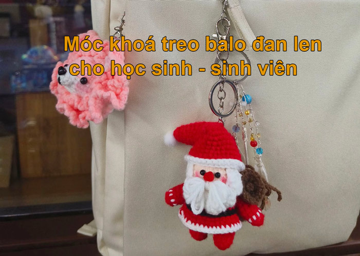 Móc khoá treo balo đan len